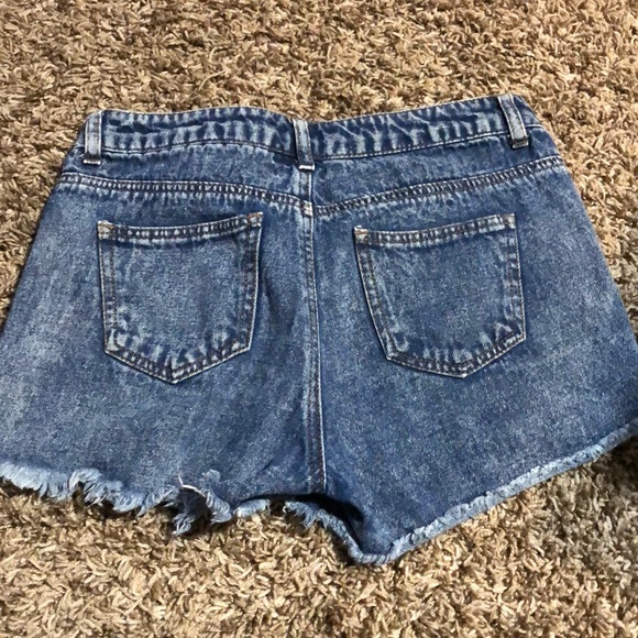 Shorts - Picture 2 of 3